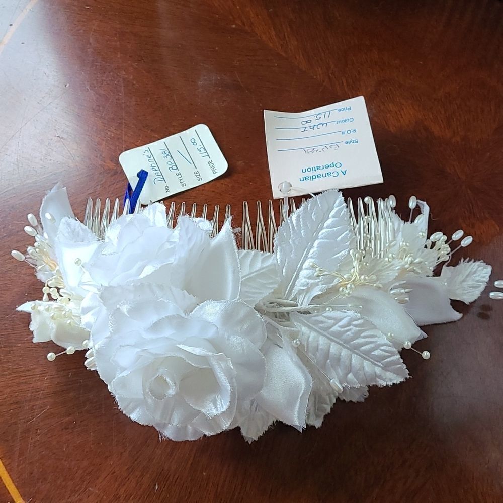 NWT Vintage Wedding Flower Comb Exquisite Designs by Daphne 
